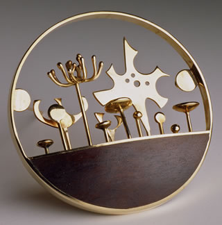 The Gold Garden pin (14K gold, rosewood, 1963). 